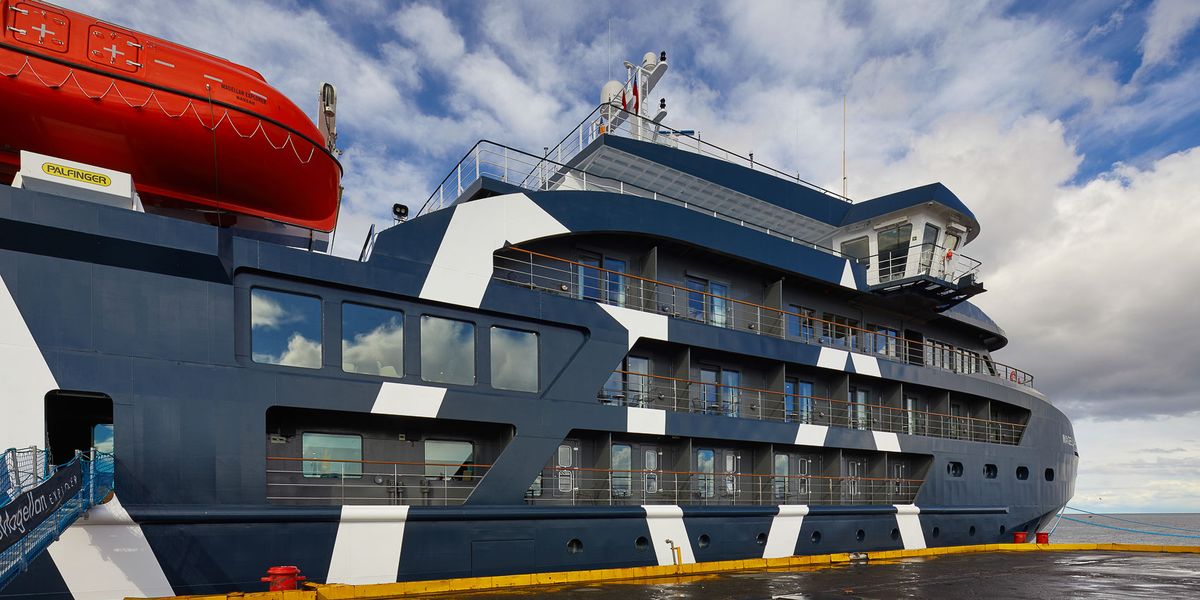 A21 Magellan Explorer