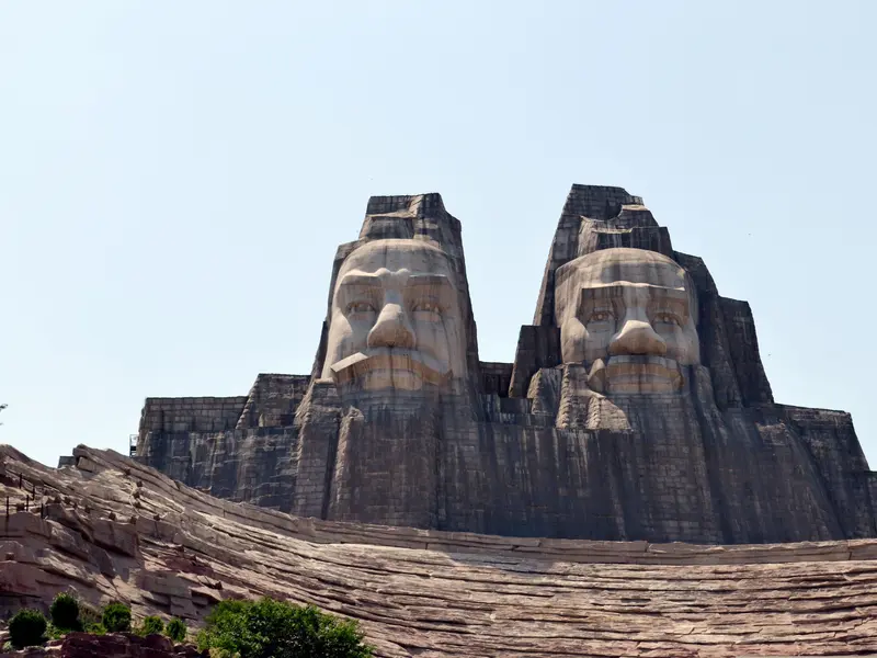 Monument der Kaiser Yan und Huang